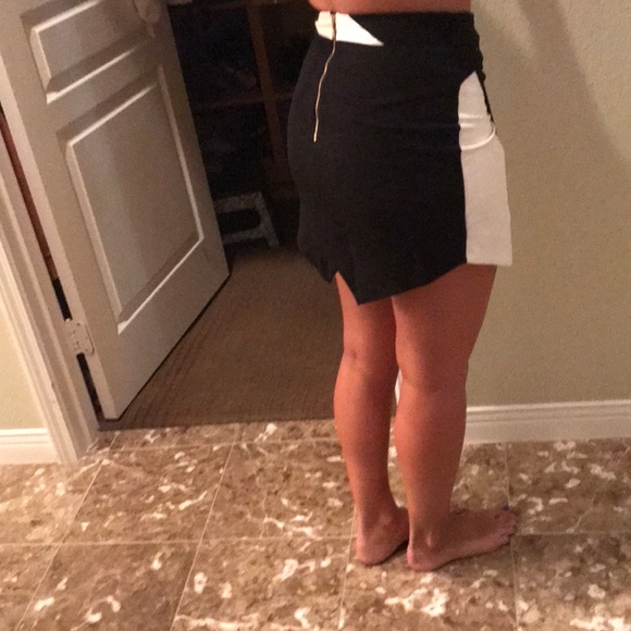 Cute skirt. Great condition - Picture 3 of 4